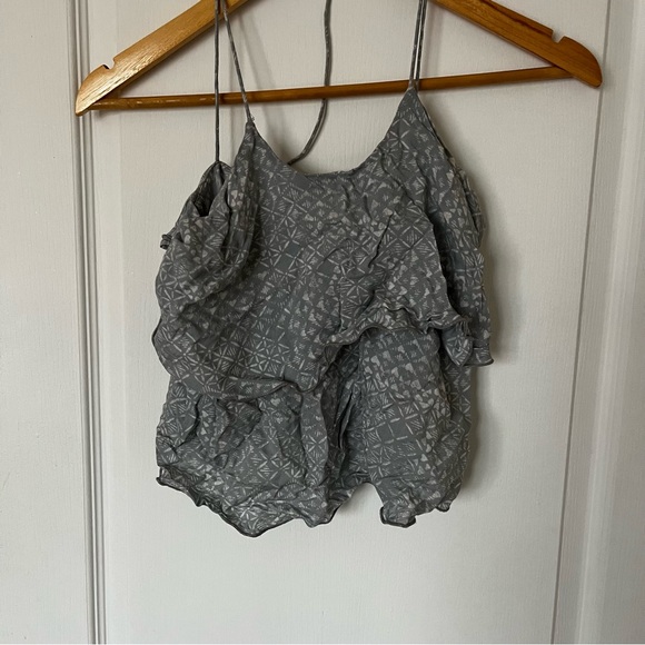 Hollister ruffle top size xs - Picture 2 of 3